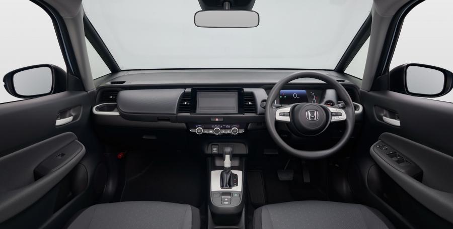 Торпедо Honda Fit e:HEV Basic 2020 года  (JP) (фото 2 из 6)